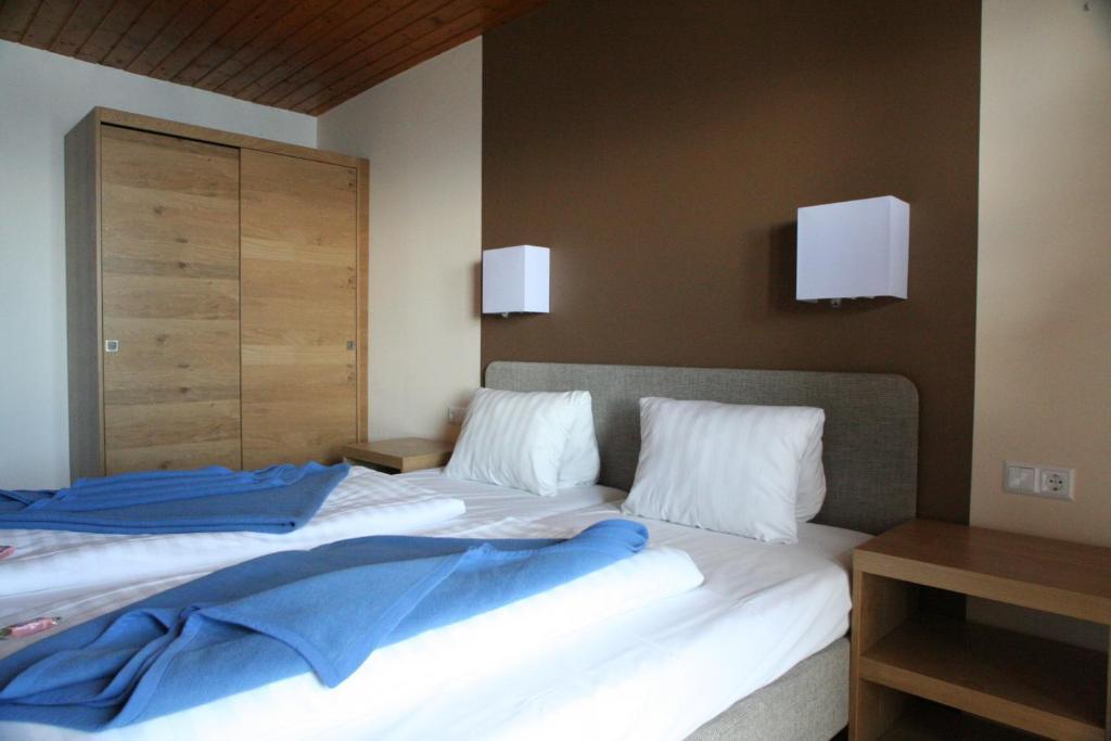 Sattleggers Alpenhof & Feriensternwarte Hotell Greifenburg Exteriör bild