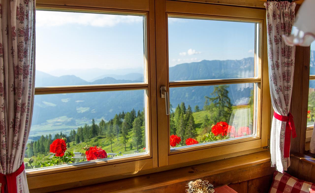 Sattleggers Alpenhof & Feriensternwarte Hotell Greifenburg Exteriör bild