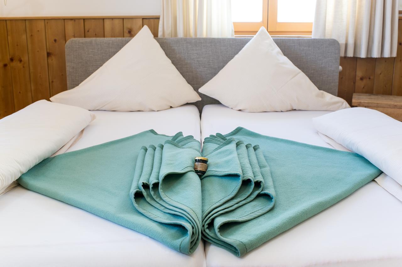 Sattleggers Alpenhof & Feriensternwarte Hotell Greifenburg Exteriör bild