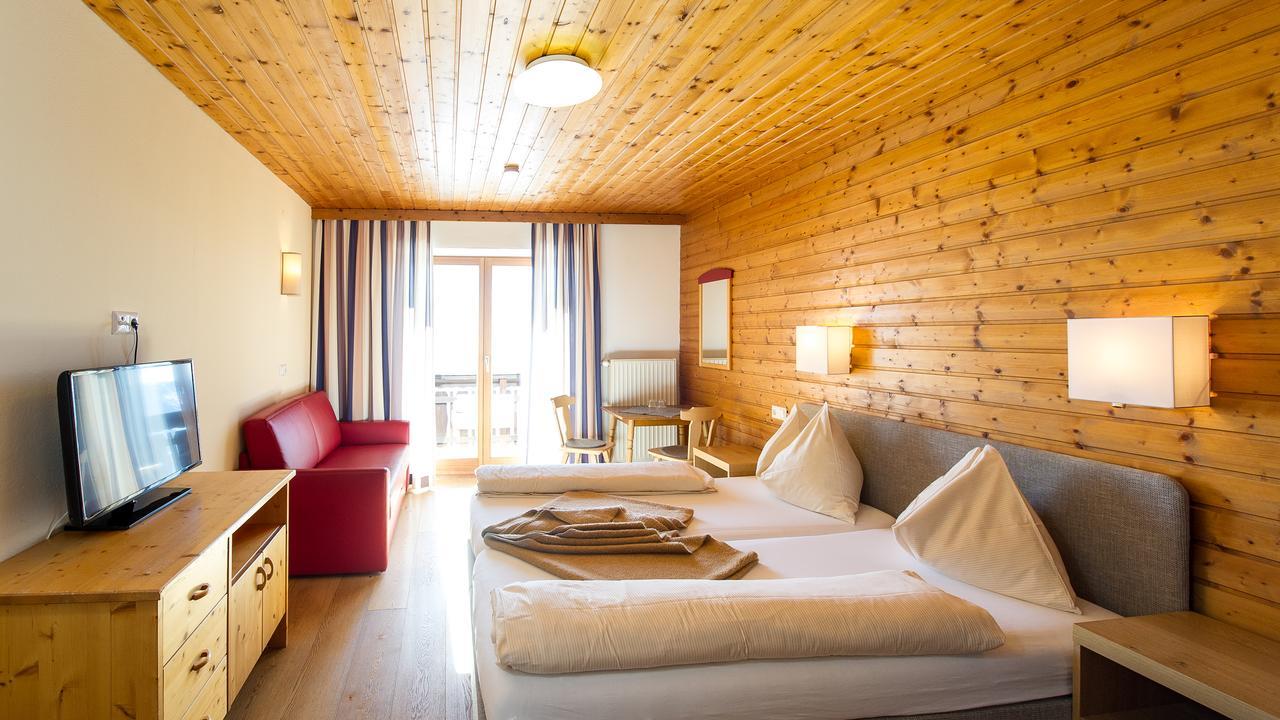 Sattleggers Alpenhof & Feriensternwarte Hotell Greifenburg Exteriör bild