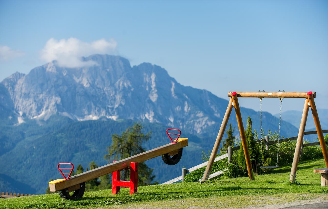 Sattleggers Alpenhof & Feriensternwarte Hotell Greifenburg Exteriör bild