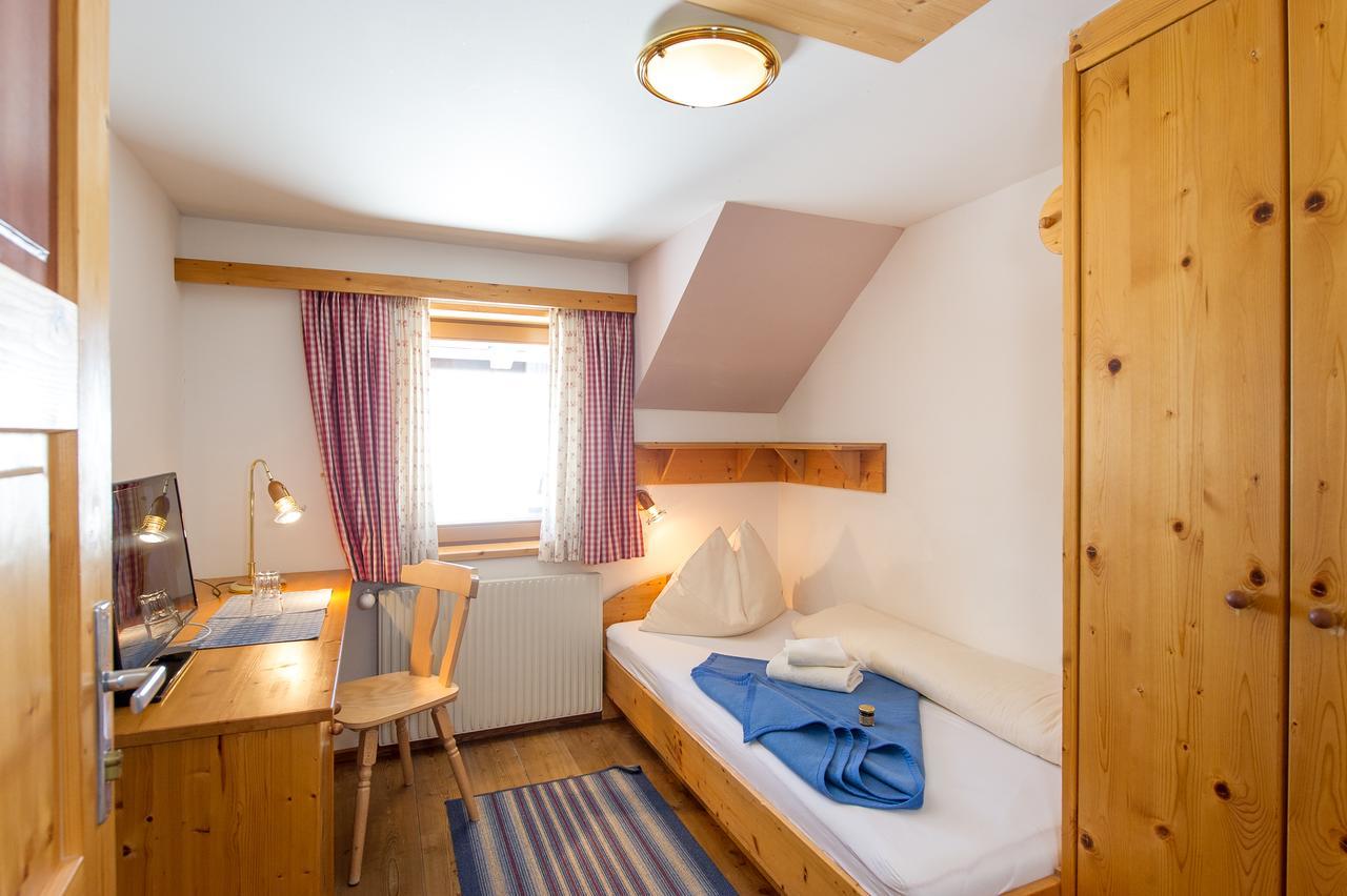 Sattleggers Alpenhof & Feriensternwarte Hotell Greifenburg Exteriör bild