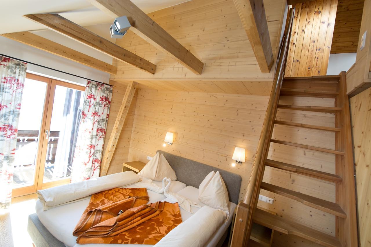 Sattleggers Alpenhof & Feriensternwarte Hotell Greifenburg Exteriör bild