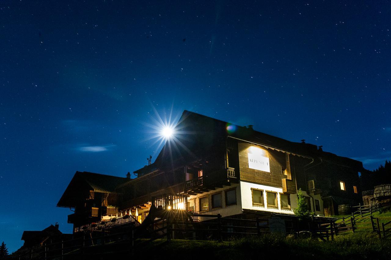 Sattleggers Alpenhof & Feriensternwarte Hotell Greifenburg Exteriör bild