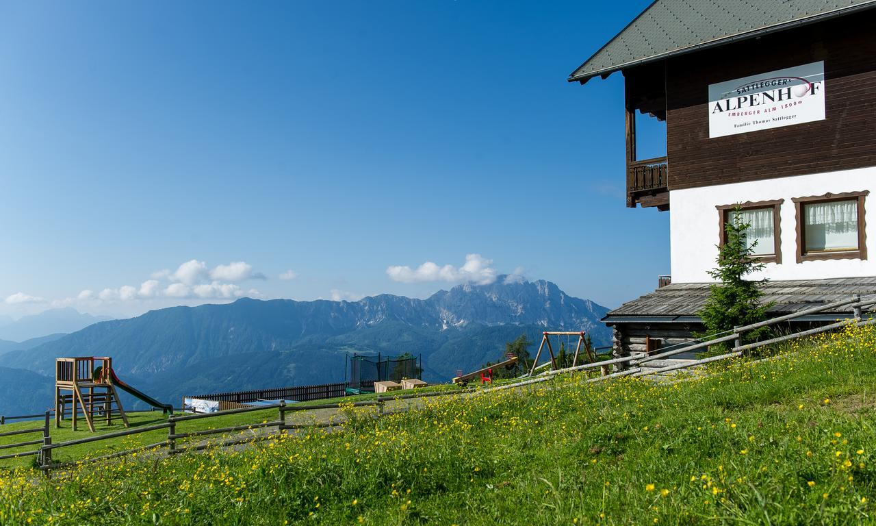 Sattleggers Alpenhof & Feriensternwarte Hotell Greifenburg Exteriör bild