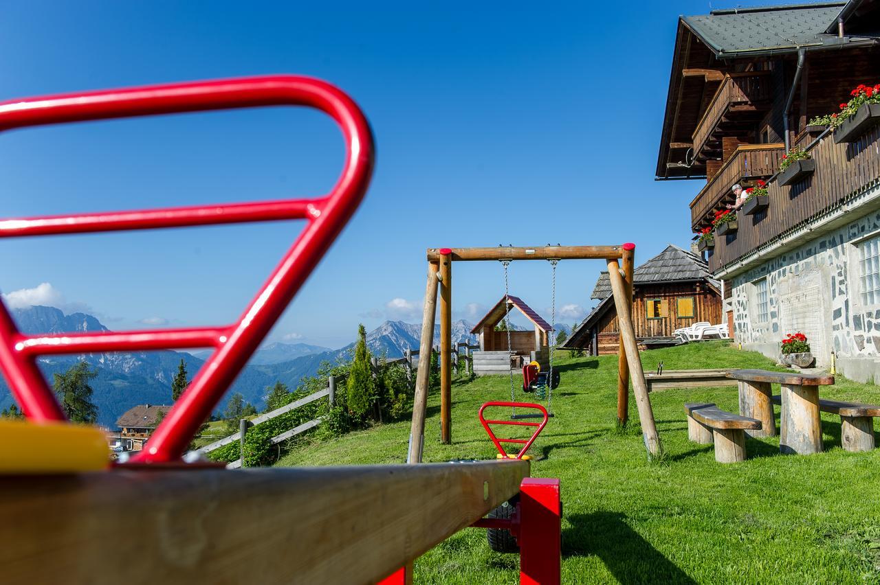 Sattleggers Alpenhof & Feriensternwarte Hotell Greifenburg Exteriör bild