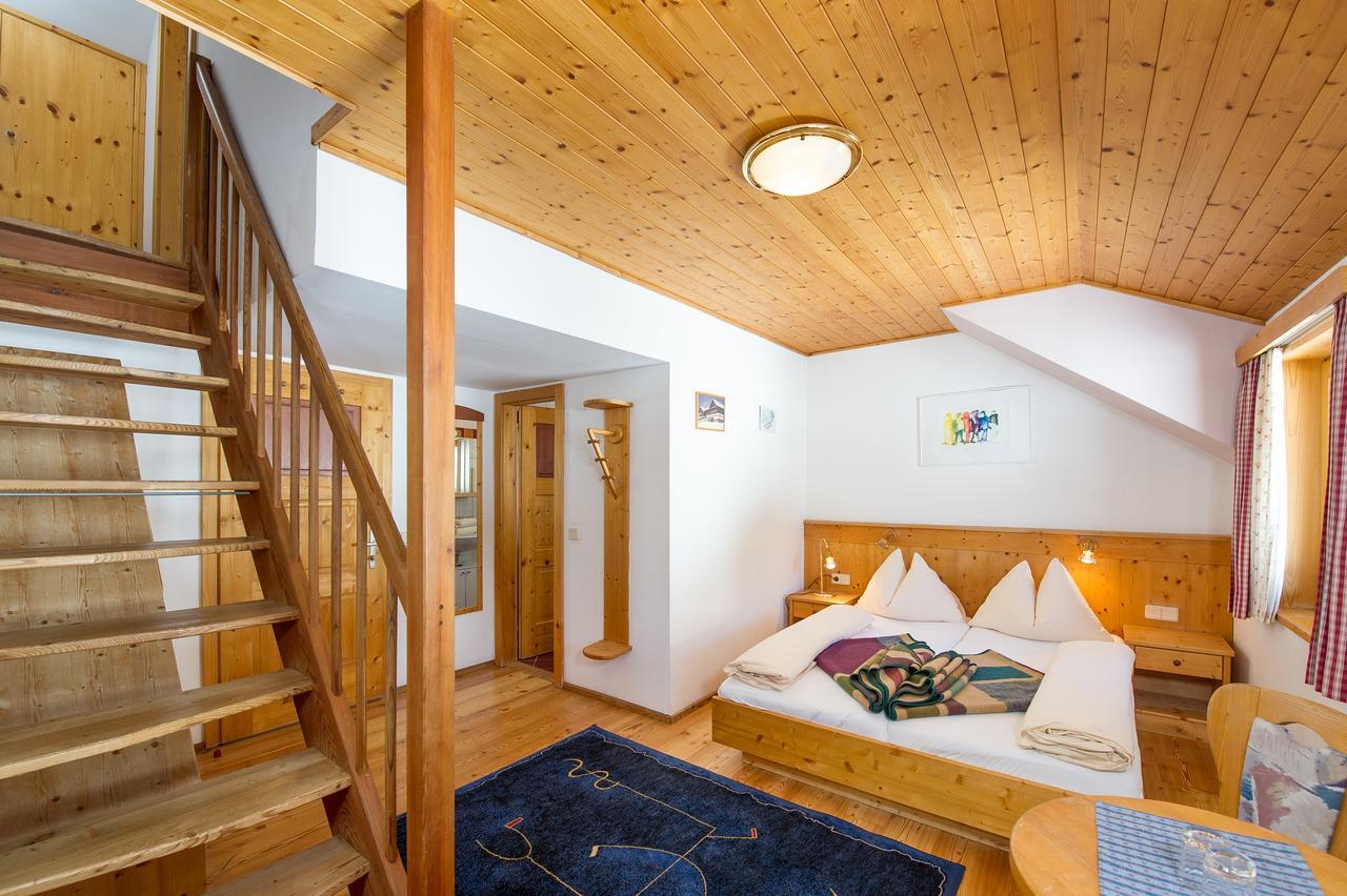 Sattleggers Alpenhof & Feriensternwarte Hotell Greifenburg Exteriör bild