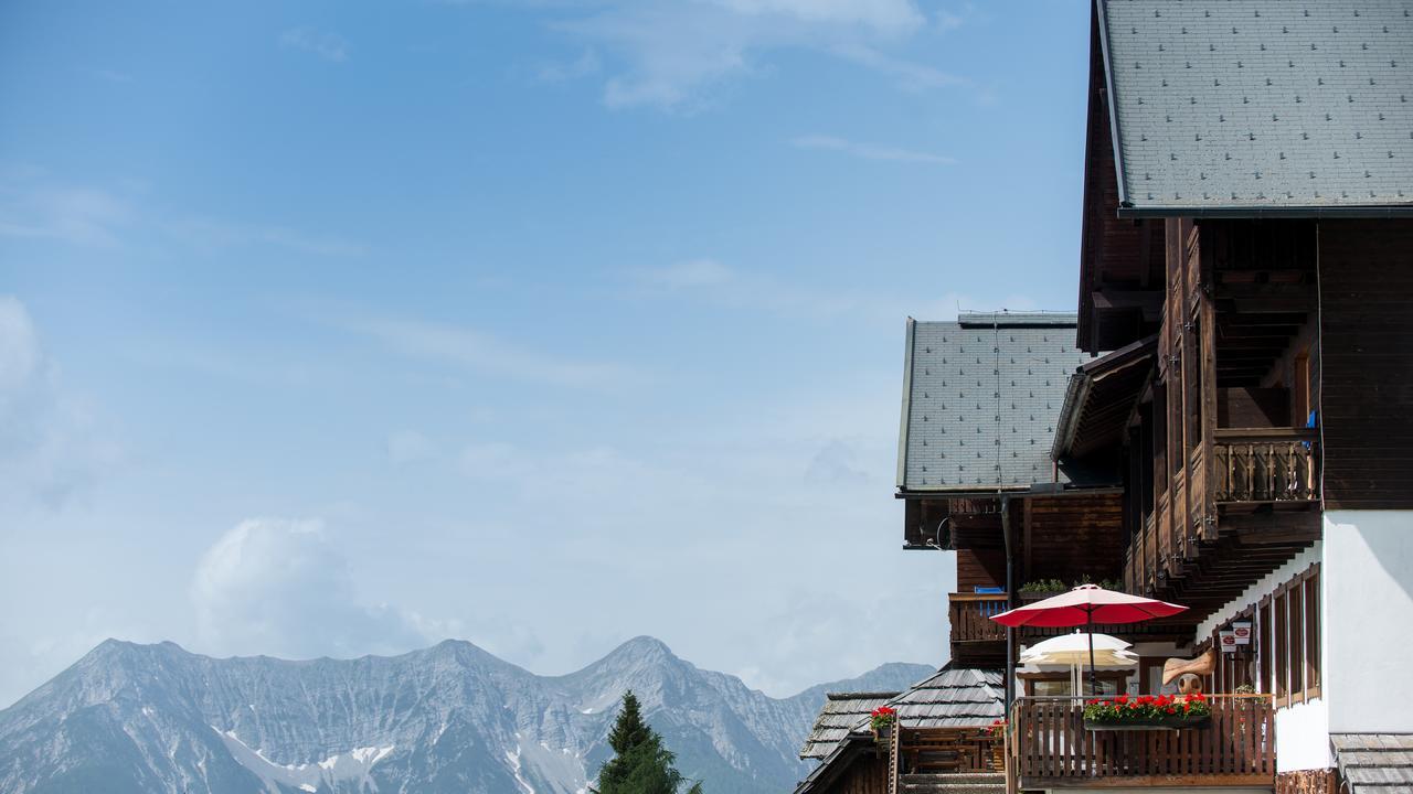 Sattleggers Alpenhof & Feriensternwarte Hotell Greifenburg Exteriör bild