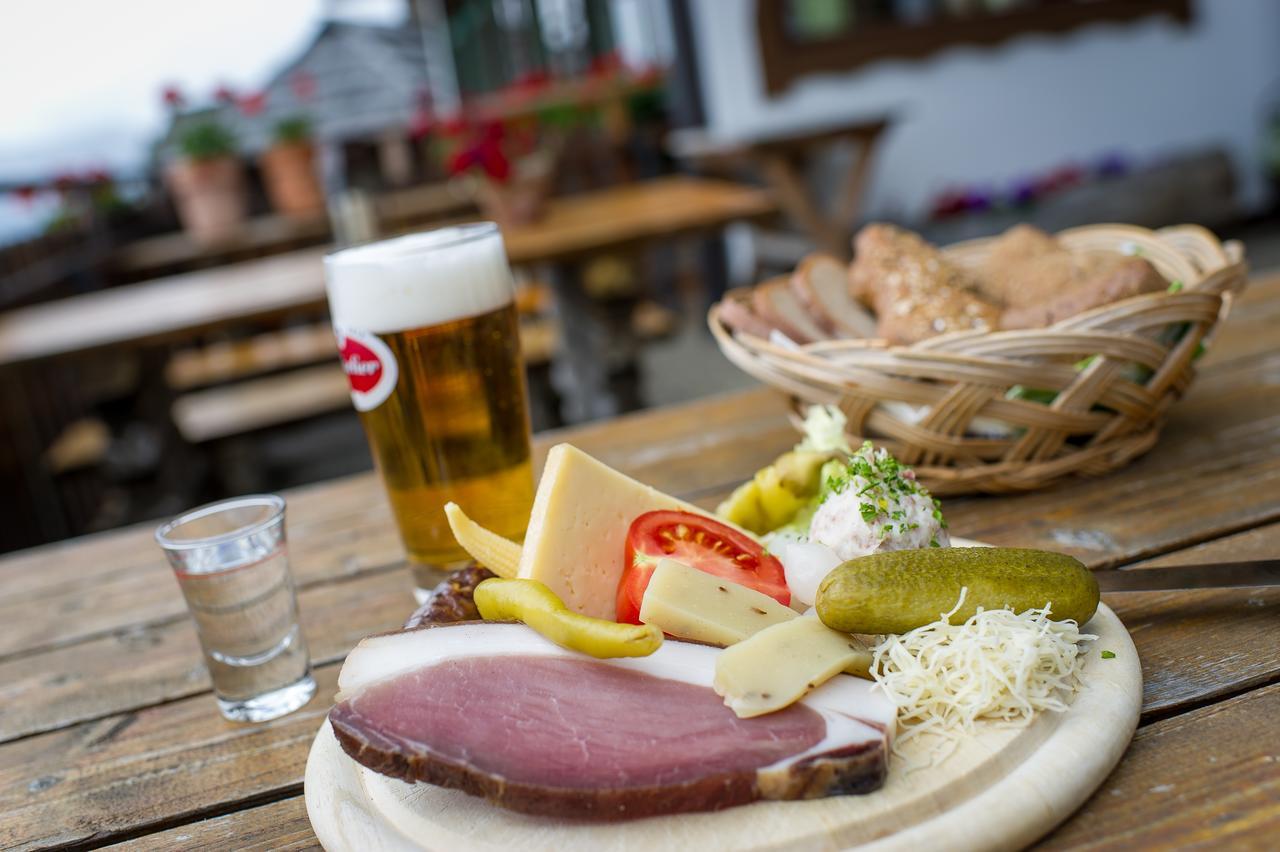 Sattleggers Alpenhof & Feriensternwarte Hotell Greifenburg Exteriör bild